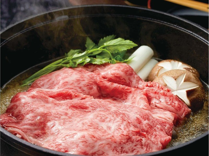 〈神戸ビーフ〉すき焼用（ア・ラ・グルメ 16,000円コース掲載）