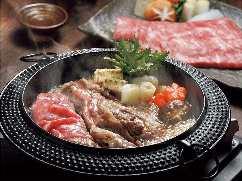 〈ミヤチク〉宮崎県産黒毛和牛 すき焼用（ア・ラ・グルメ 9,000円コース掲載）