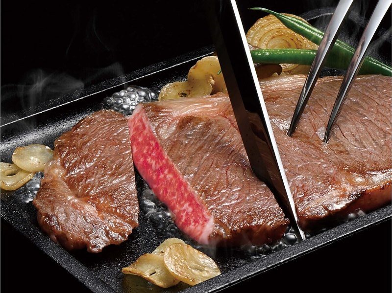 〈近江牛〉ステーキ用（ア・ラ・グルメ 26,000円コース掲載）