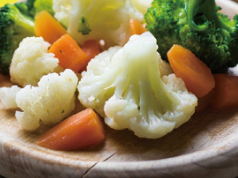 〈2月の旬野菜〉彩りホットサラダ（知多農家さんの食卓 36,000円コース掲載）