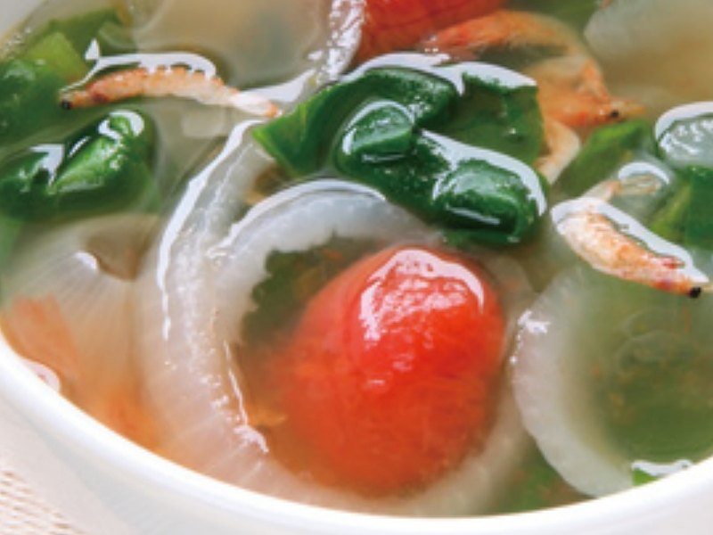 〈10月の旬野菜〉小松菜とミニトマトのスープ（知多農家さんの食卓 61,000円コース掲載）