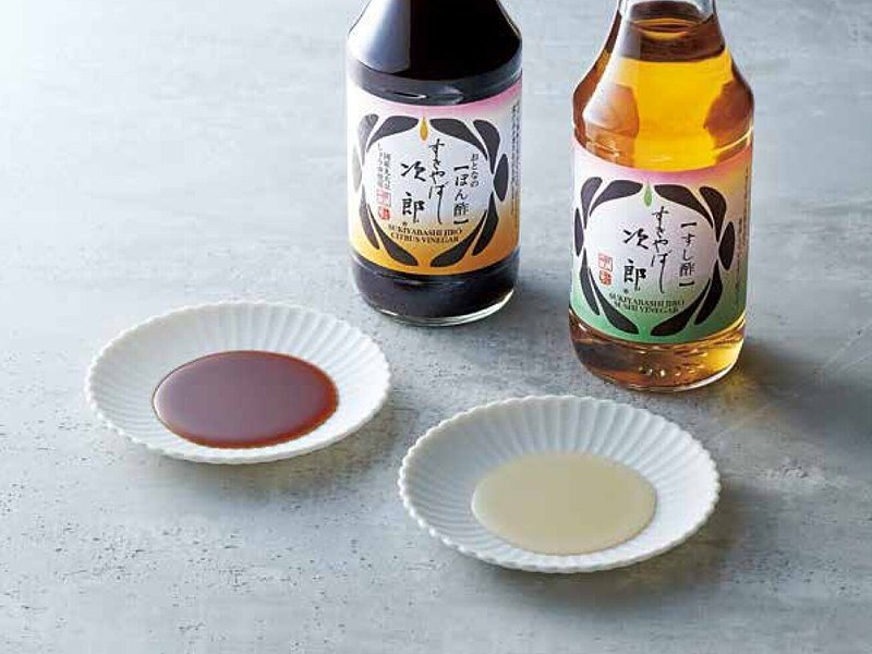 〈すきやばし次郎〉ぽん酢・すし酢・だしセット（コロン 5,900円コース掲載）