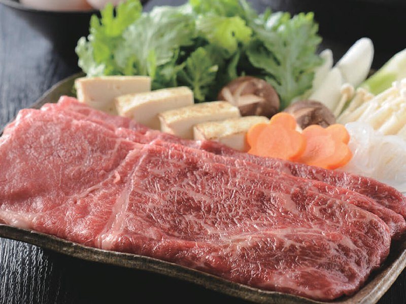 〈黒毛和牛〉すき焼用（COURONNE（クロンヌ） 5,900円コース掲載）