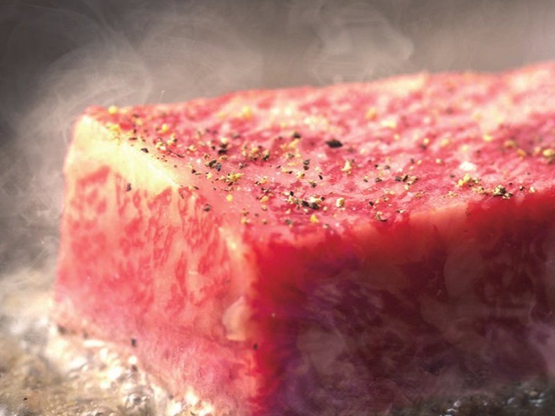 〈神戸ビーフ〉ステーキ（モモ）約60g×12（えらべるブランド和牛 26,000円コース掲載）