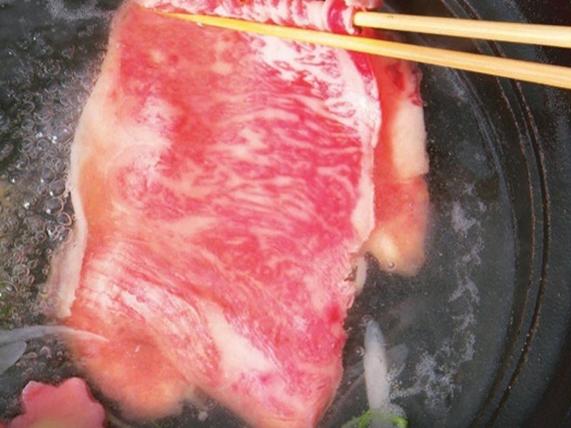 〈鹿児島黒牛〉しゃぶしゃぶ・焼肉のセット（えらべるブランド和牛 31,000円コース掲載）