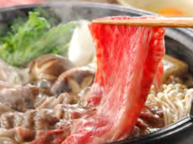 〈味彩牛〉すき焼（モモ）約320g（えらべるブランド和牛 6,600円コース掲載）