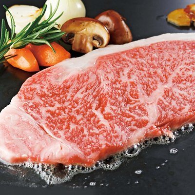 選べるグルメ50選 10,000円コースの誌面より（18ページ）