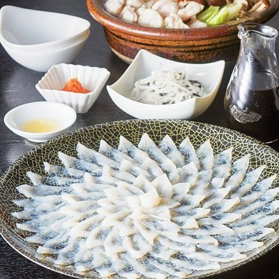 選べるグルメ50選 20,000円コースの誌面より（25ページ）