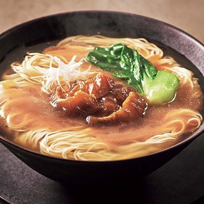 選べるグルメ50選 20,000円コースの誌面より（10ページ）