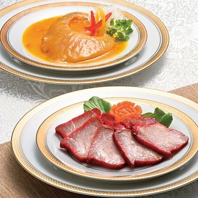 選べるグルメ50選 30,000円コースの誌面より（10ページ）