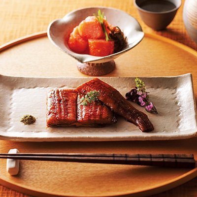 選べるグルメ50選 8,000円コースの誌面より（28ページ）