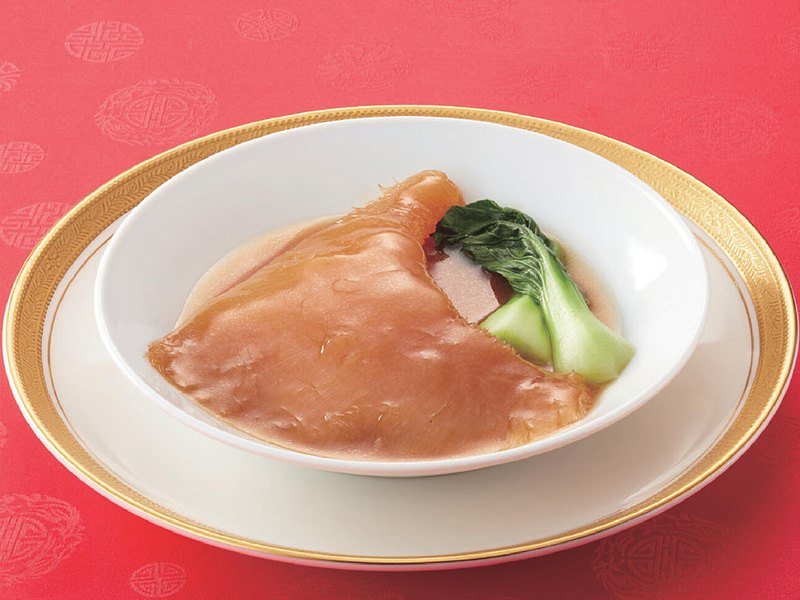 〈古樹軒〉ふかひれ姿煮（家庭画報 16,000円コース掲載）