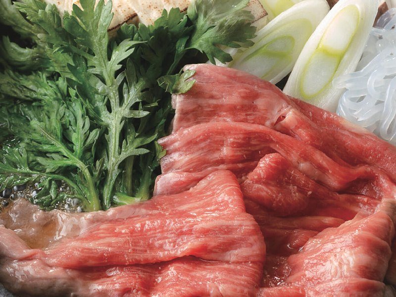 〈熊本県阿蘇うぶやま村〉放牧あか牛 すき焼き用（家庭画報 6,000円コース掲載）