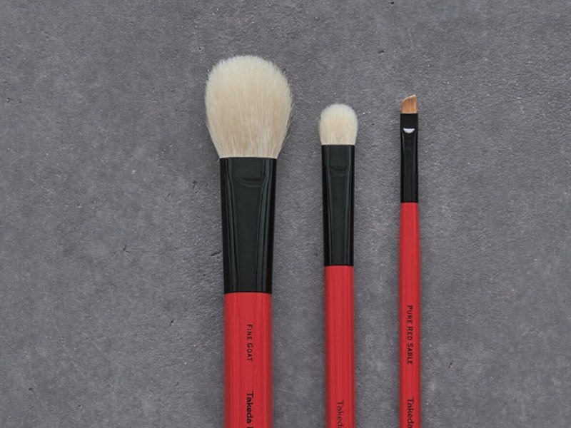 〈竹田ブラシ〉化粧ブラシ3本セット（MADE IN JAPAN 31,000円コース掲載）
