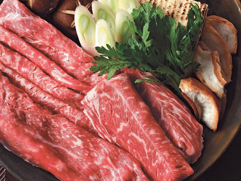 〈鹿児島県産黒毛和牛〉すき焼き用（日本のおいしい食べ物 4,000円コース掲載）
