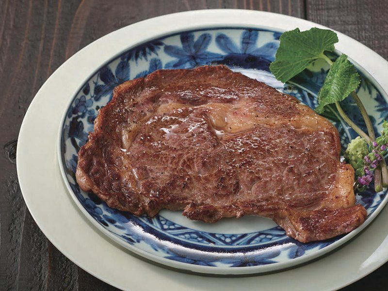〈神戸牛〉ステーキ用（日本のおいしい食べ物 41,200円コース掲載）