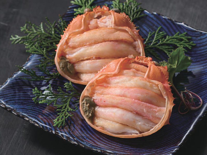 〈ヤマカ水産〉紅ずわいがに甲羅盛り（日本のおいしい食べ物 9,000円コース掲載）