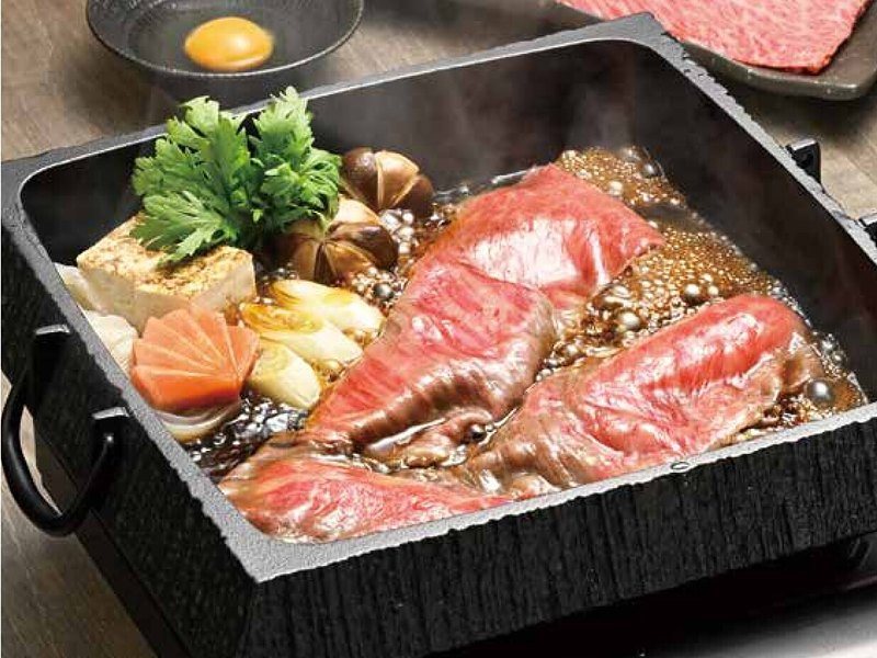 〈佐賀牛・岩鋳〉すき焼用＆すき焼鍋（おいしいお肉の贈り物 30,000円コース掲載）