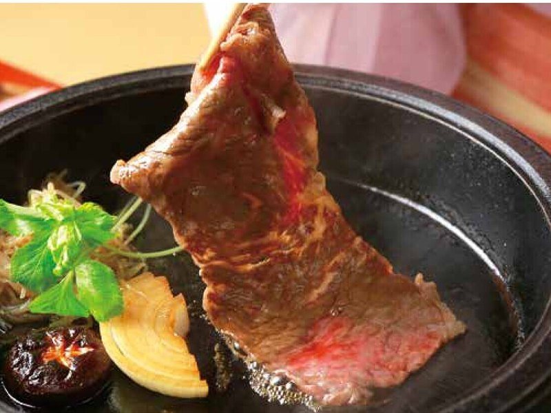 〈すき焼割烹 日山〉ペアディナーご利用券（おいしいお肉の贈り物 30,000円コース掲載）