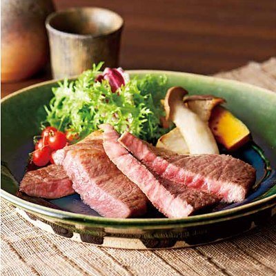 おいしいお肉の贈り物 15,000円コースの誌面より（32ページ）