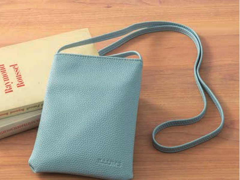 〈イルムス〉スマホポシェット（Presentage 2,900円コース掲載）