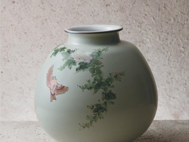〈九谷焼〉花瓶 花紋舞（SAYU 25,900円コース掲載）