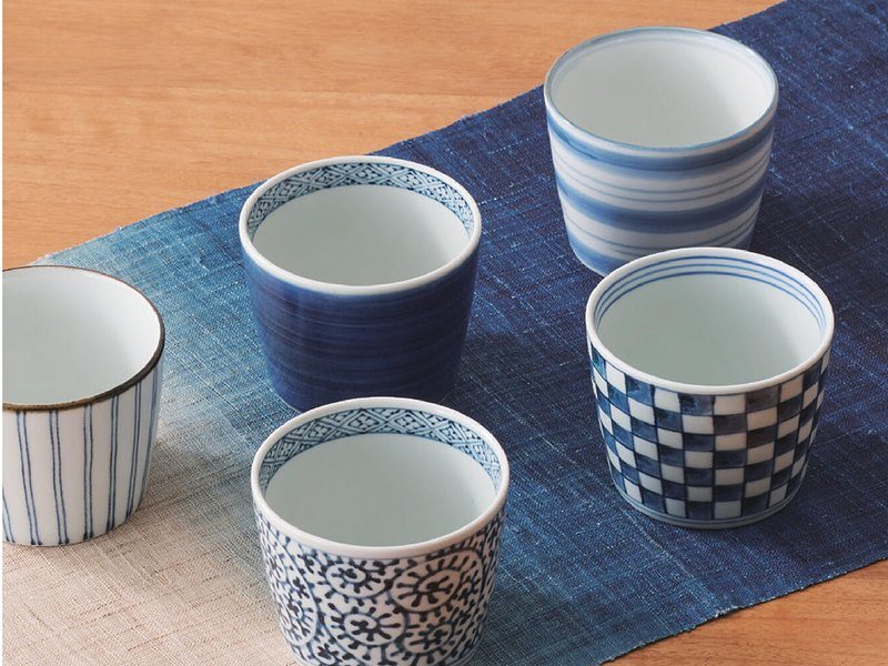 〈波佐見焼〉藍屋絵変りカップ揃（SAYU 6,900円コース掲載）