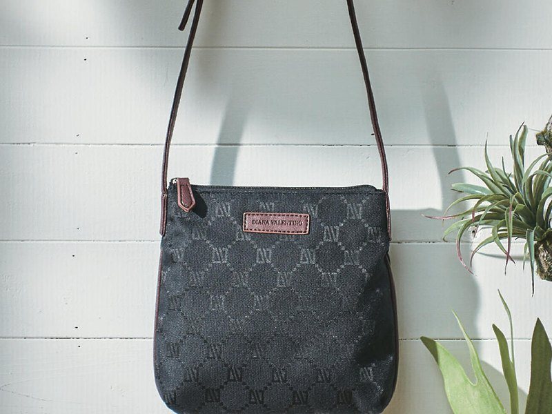 〈DIANA VALENTINO〉ジャカードショルダーバッグ（uluao 6,900円コース掲載）