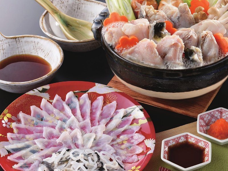 〈関とら本店〉とらふく料理セット（うましま 10,900円コース掲載）