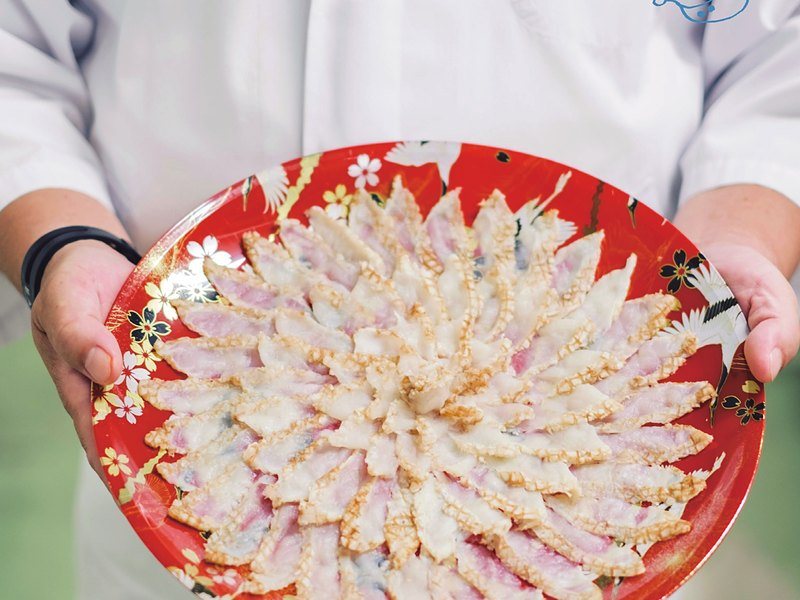 〈関とら本店〉とらふく刺身・とらふく塩辛セット（うましま 4,900円コース掲載）