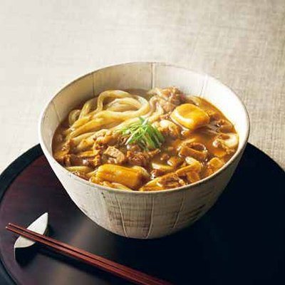 ウェディング ティアラ 7,900円コースの誌面より（228ページ）