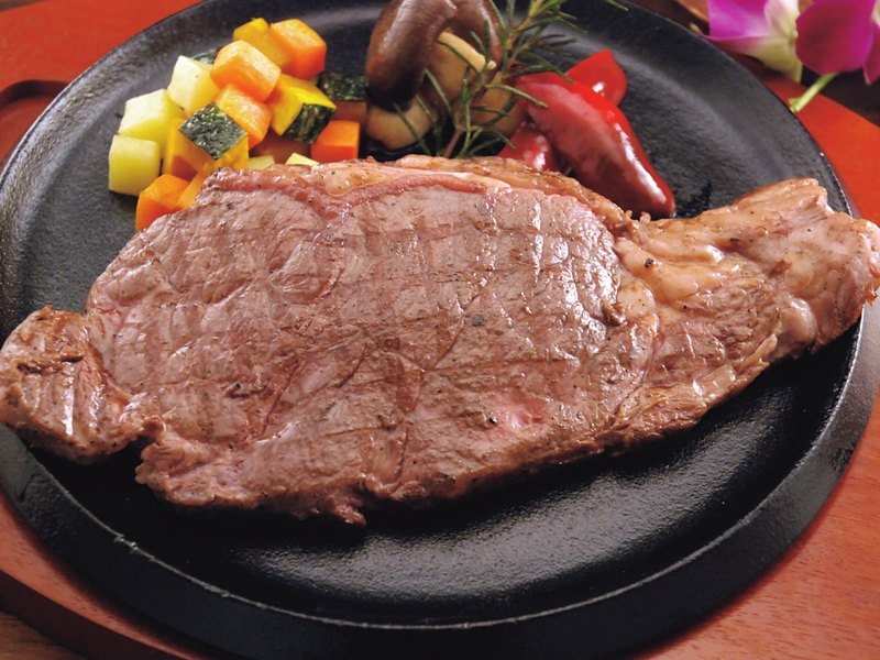 〈デリシャエール〉焼けてるサーロインステーキ（やさしいごちそう 5,200円コース掲載）