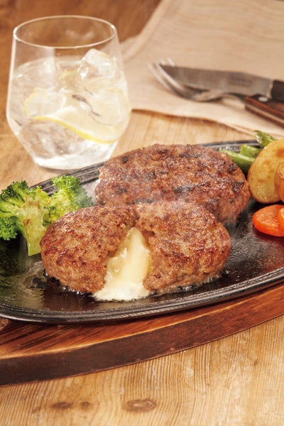 チーズイン近江牛ハンバーグ ゴロゴロ牛肉入り近江牛ハンバーグ2種セット｜鉄板にのせた、チーズがあふれる近江牛ハンバーグ